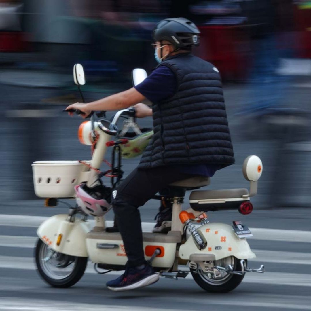 Vehículo eléctrico circulando por las calles de la Ciudad de México. Foto: Cuartoscuro